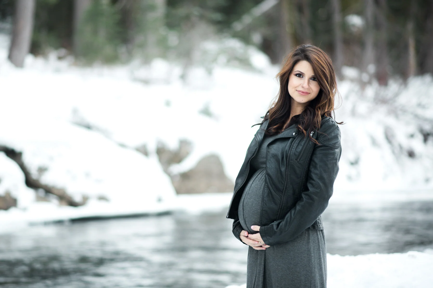 Winter Maternity Session in Truckee, Ca | Jennifer Lourie