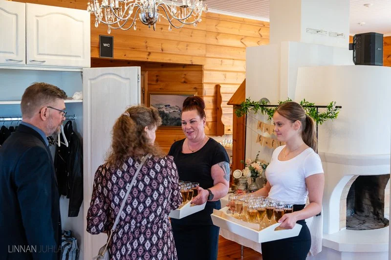 häät-hannuksen-piilopirtti-linnanjuhlakuva-28.jpg