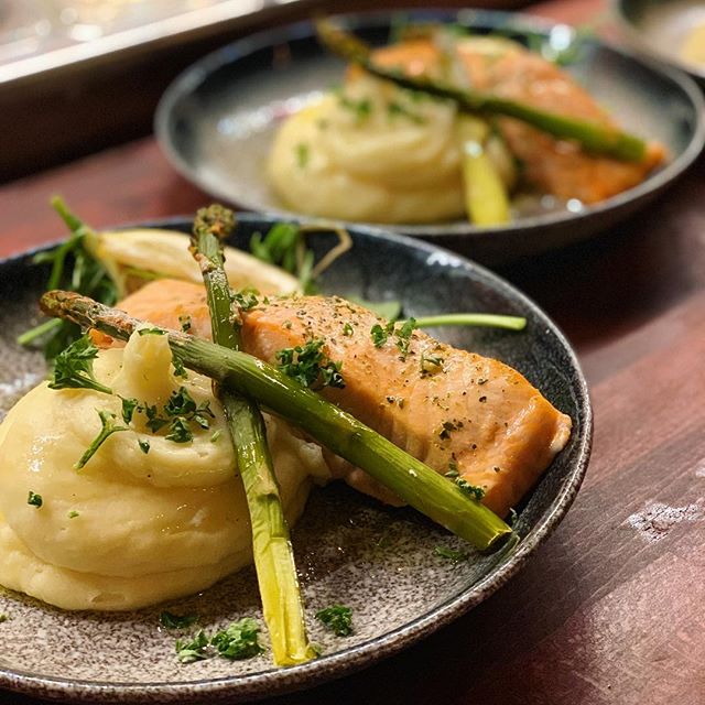 Salmon is back and it’s better than ever! Baked with garlic and herbs butter, served with potatoes of your choice and asparagus 🐟