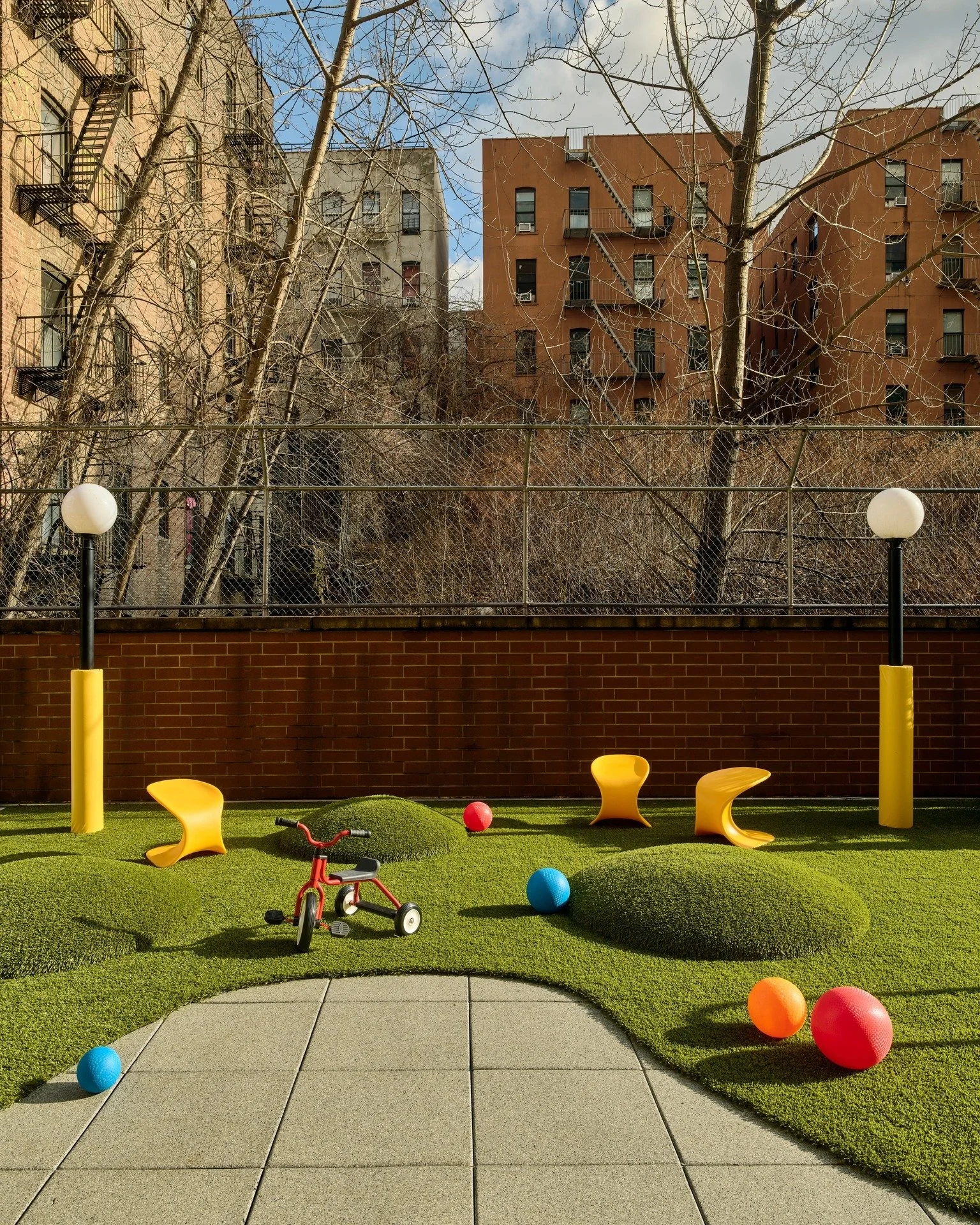Terrace time! We designed turf-covered &ldquo;hills&rdquo; and resilient rubber pavers for outdoor safety at La Escuela Comunitaria del Bronx. The children love to run and play here!

Photo by Frank Oudeman &copy;
.
.
.
.
.
#11of11 #elevenofeleven #a