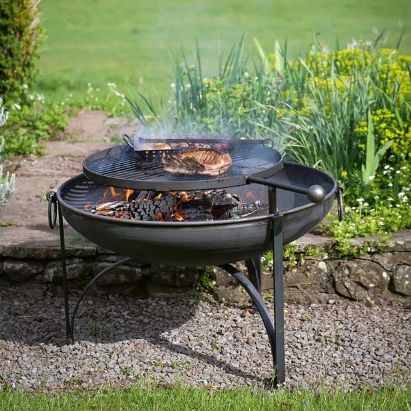 Plain-Jane-Fire-Pit-with-Swing-Arm-BBQ-Rack-Lifestyle-Firepits-UK-WEB-Lo-Res.jpeg