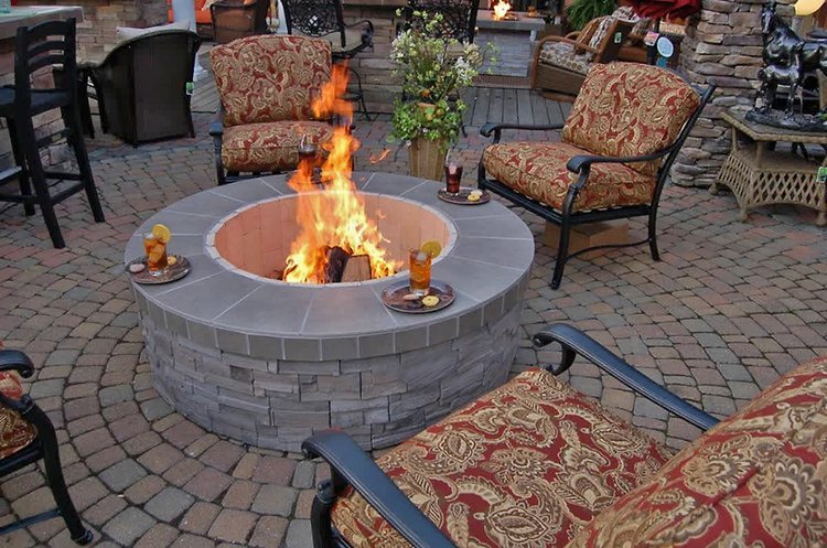 Outdoor+Fire+Pit+&+Chat+Set_screen_900px.jpg