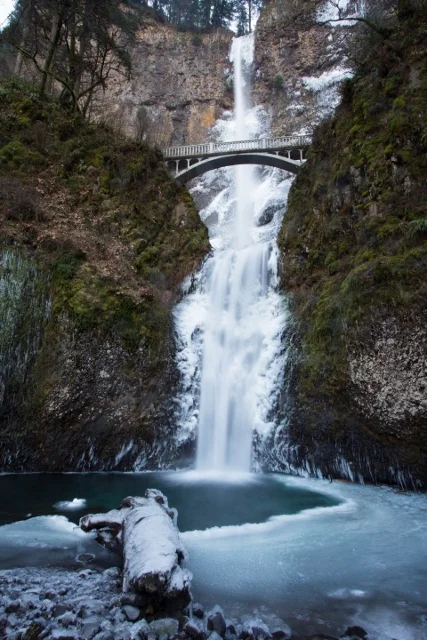 MULTNOMAH FALLS, WINTER