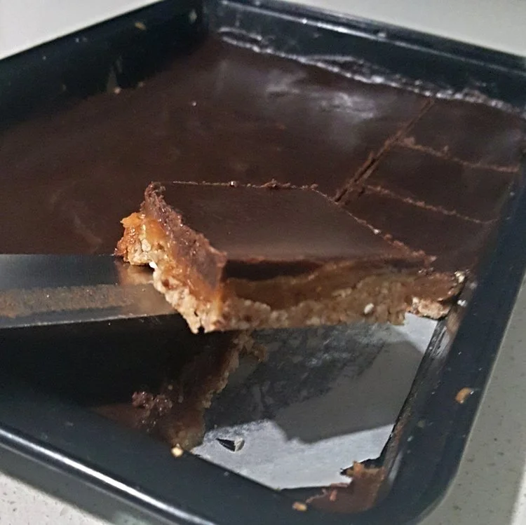 Raw Caramel Slice