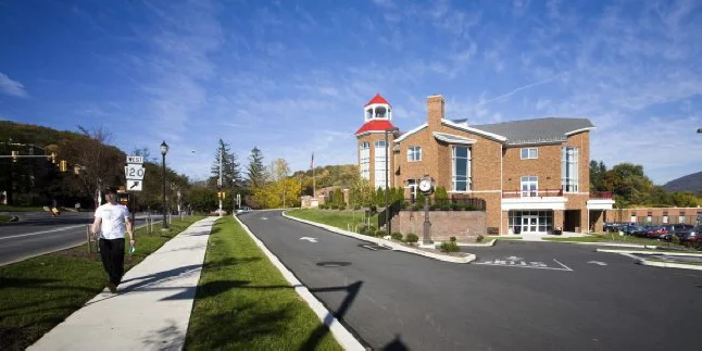 db_admissions_entrance21.jpg