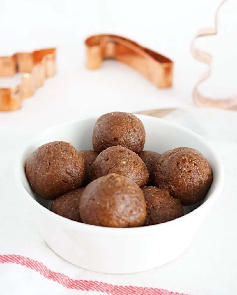 no-bake gingerbread energy bites