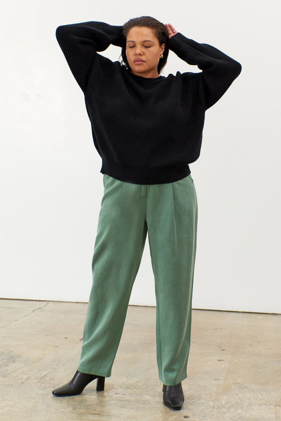 avery-pullover-sweater-black-knit-1_1.jpg