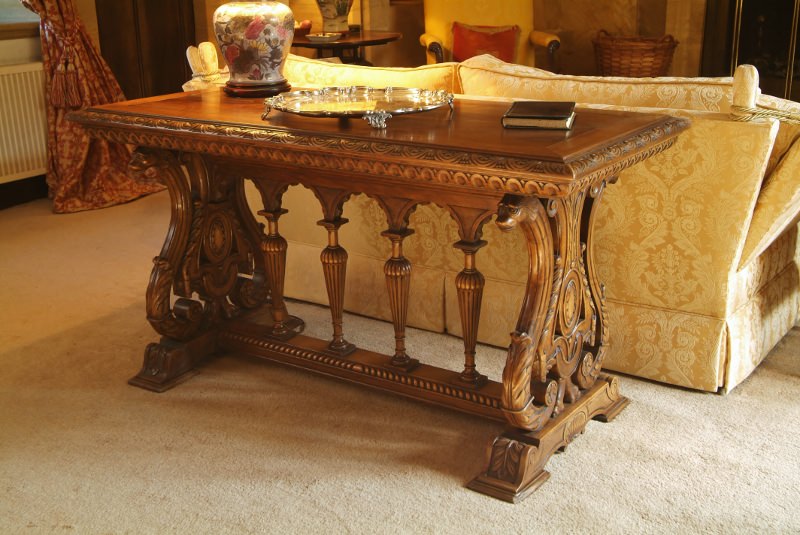 Renaissance Table made hand carved in oak