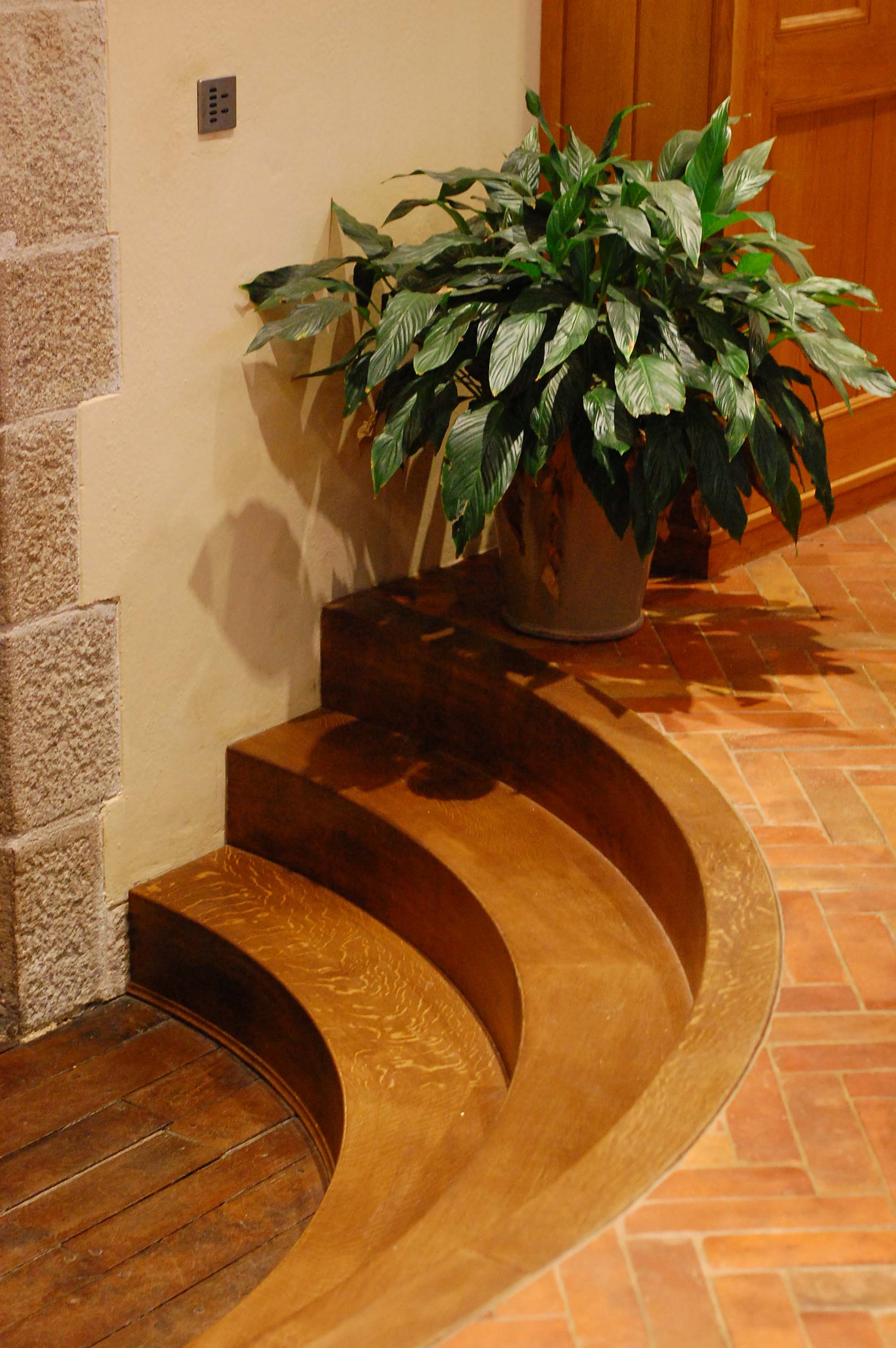 12 Hand made bespoke solid oak curved steps made with beautiful quartersawn oak.JPG