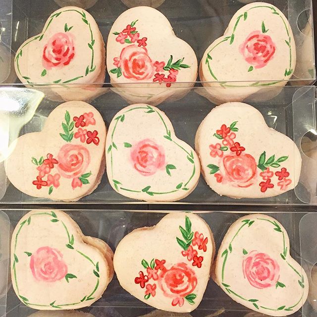Come get your #valentinesday treats @celadonhome before they sell out! I&rsquo;ll be here from 11-2!
#abcdcakes #abcdcakemake #charleston #shoplocal #localpopup #handpaintedmacarons #valentinesdaytreats #charlestonbakery #charlestonmacarons #bestdaye