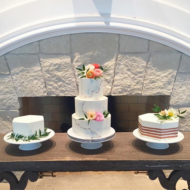 Watercolor, stripes and marble, oh my! #abcdcakes #abcdcakemake #charleston #charlestonwedding #charlestonbride #charlestoncake #charlestonbakery #charlestonbakes #buttercream #watercolor #marble #stripes #weddingcake #weddingdesserts #kiawahisland #