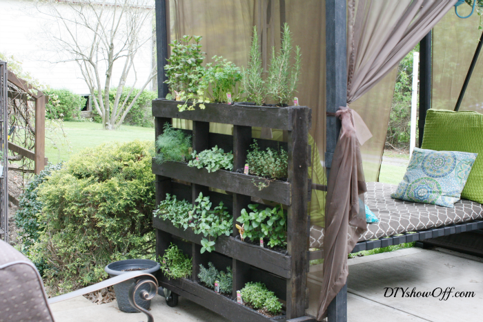 freestanding-pallet-planter.png