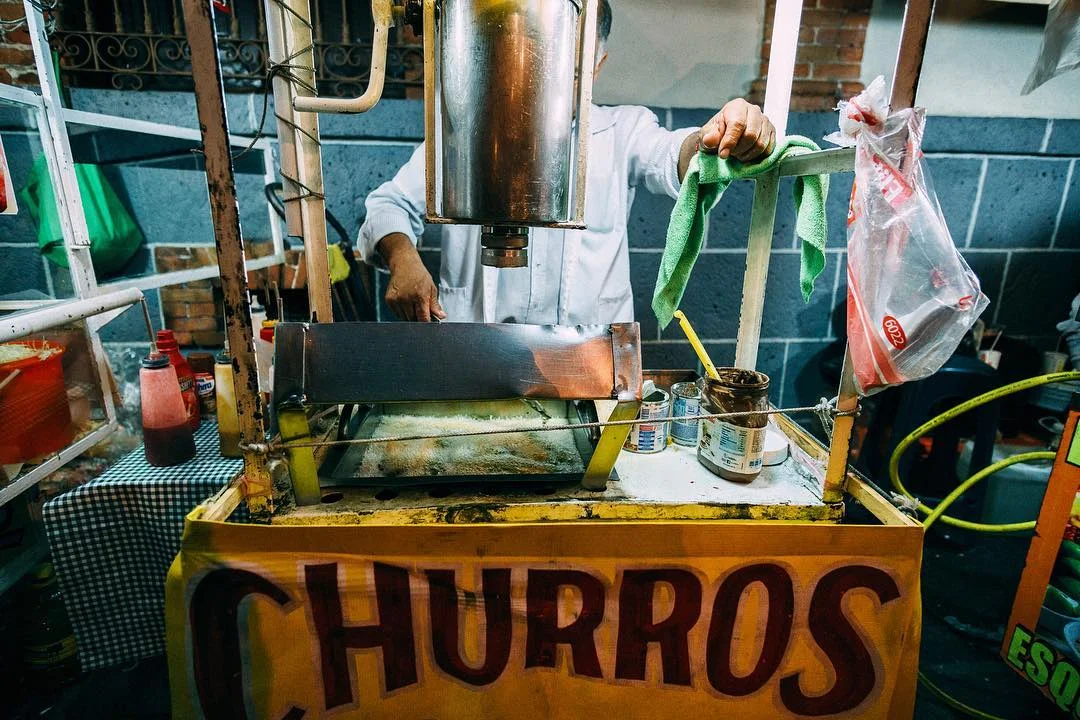 Churros #cdmx #streets #photography #sonya6000 #samyang #f2 #mexico  #nightphotography #people #food #ciudaddemexico