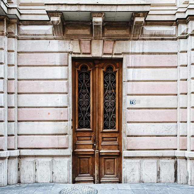 Doors somewhere in Mexico City&rsquo;s downtown. #photography #cdmx #street #mexico #sony #spaces #fotourbana #fotoenlacalle