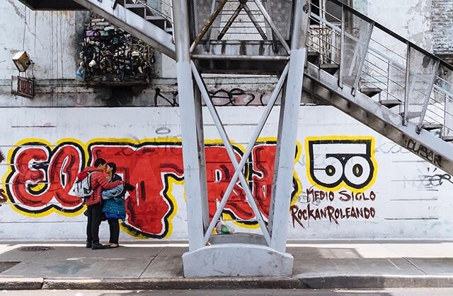 Close encounters, of the human kind. #cdmx #streetphotography #fotodecalle #documentaryphotography #sony #streetstorytelling #streetstory #peopleinthestreet #mexicocity #mexico