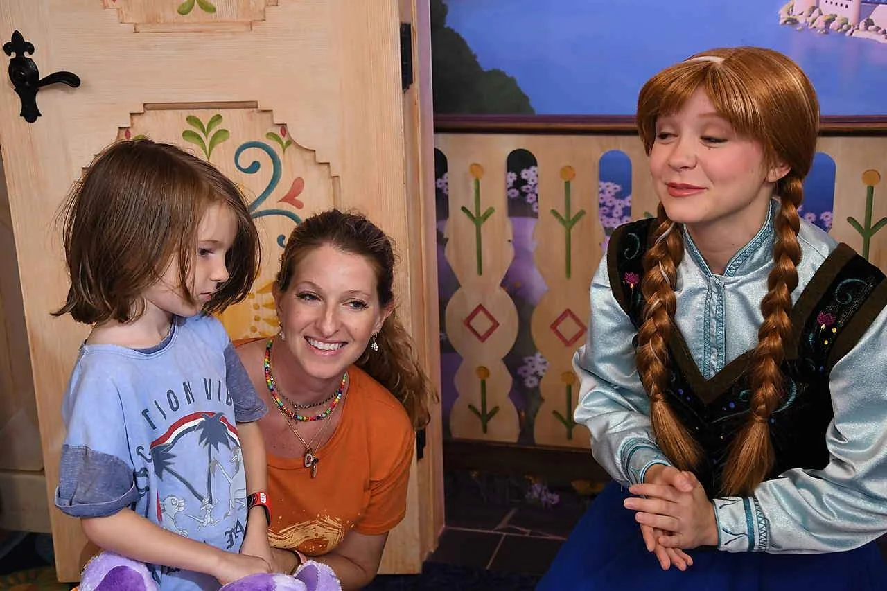 Meeting Anna at Epcot (Frozen)