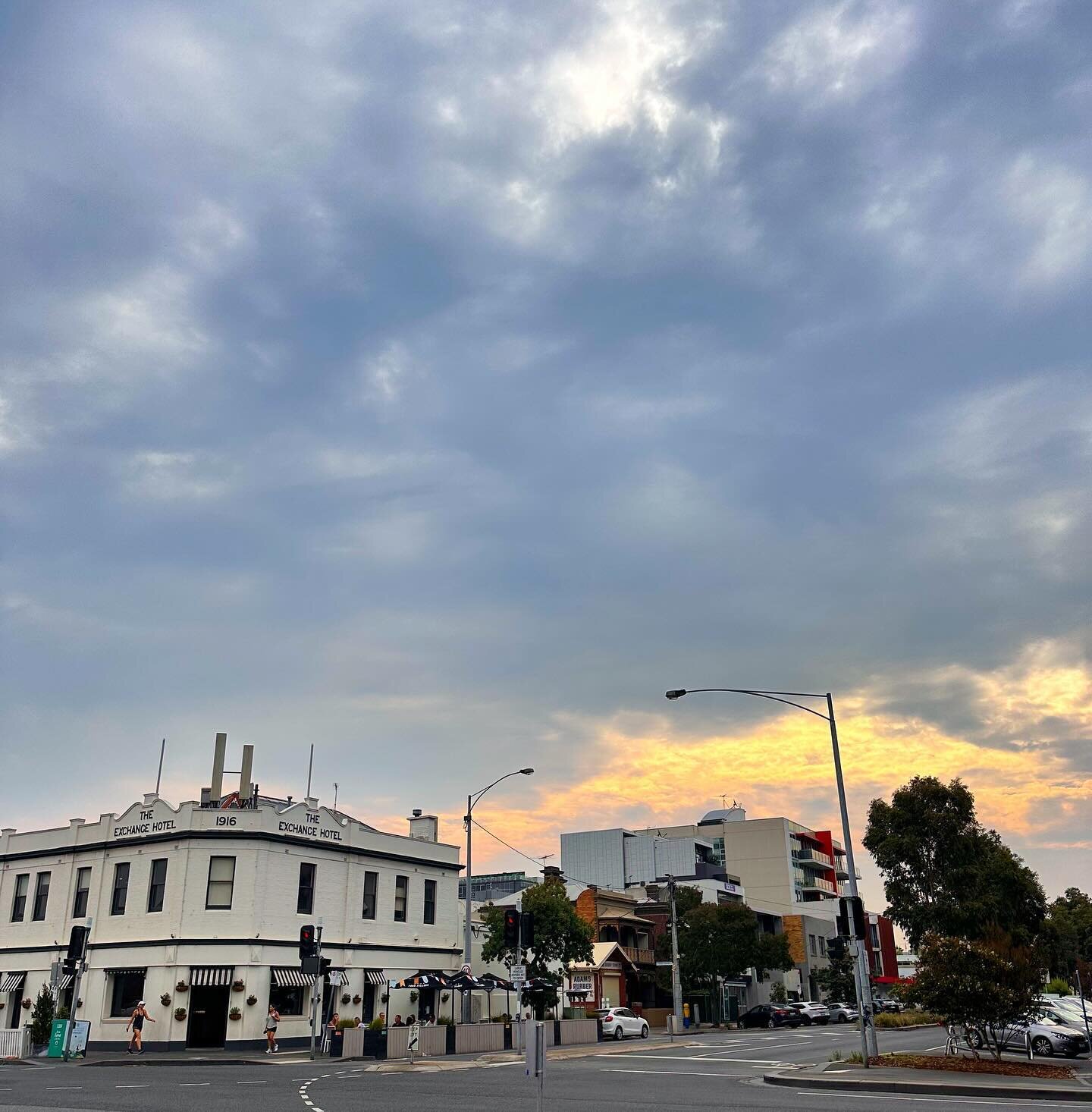 Some of my favorite restaurants in my general suburb area(s) of Melbourne are the hotels-now-restaurants. Most can be counted on for good drinks and oysters. What more do I even need? 🦪🍸

#portlife #portmelbourne #somelbourne #melbourneliving #coas