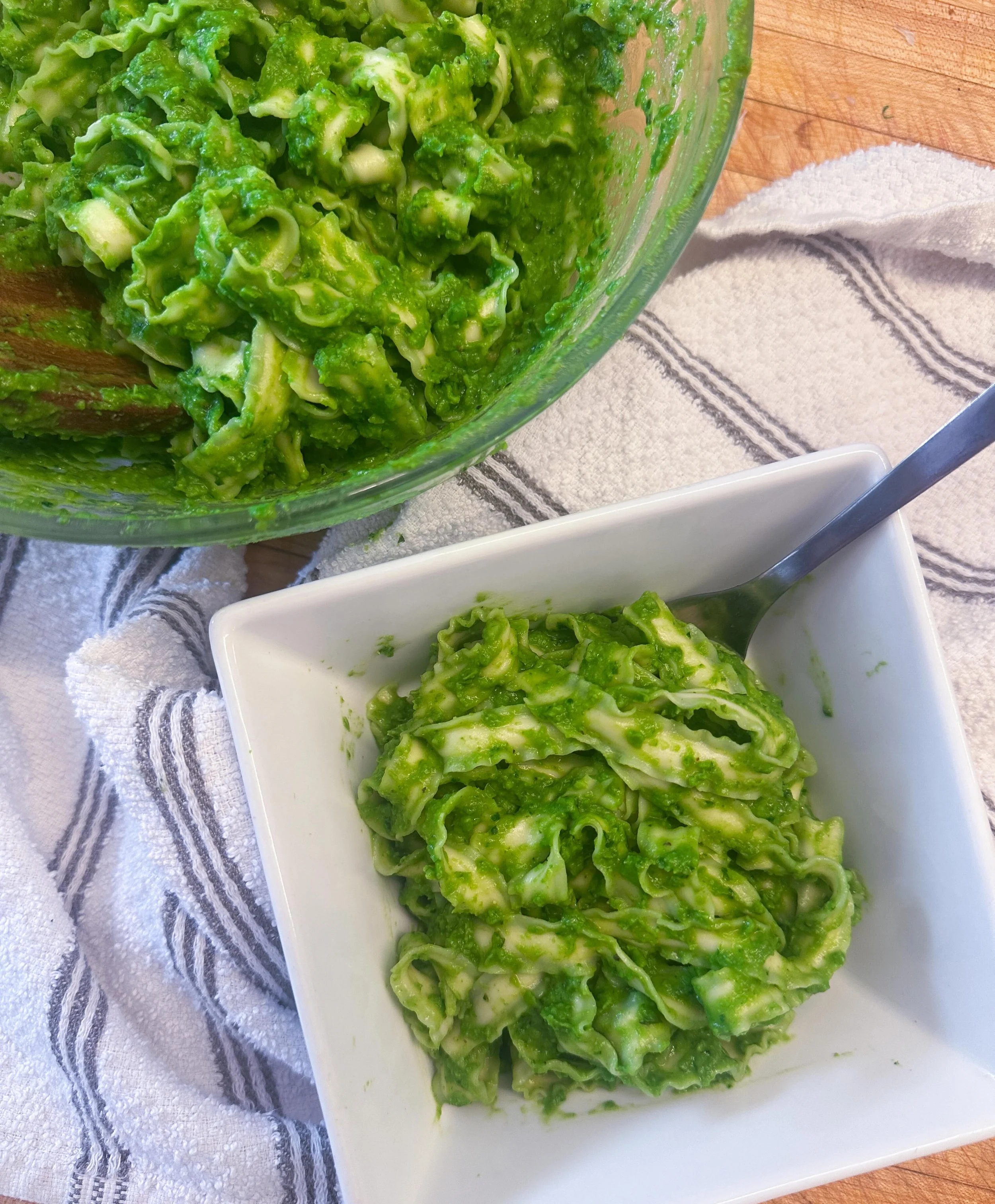 Weekend cooking - plant-based pesto: basil, avocado, peas, spinach: so good! I can only describe the fallout profile as &ldquo;bright.&rdquo; 

#cooking #plantbasedcooking #plantbasedrecipes #eatmoreplants🌱 #veganfood