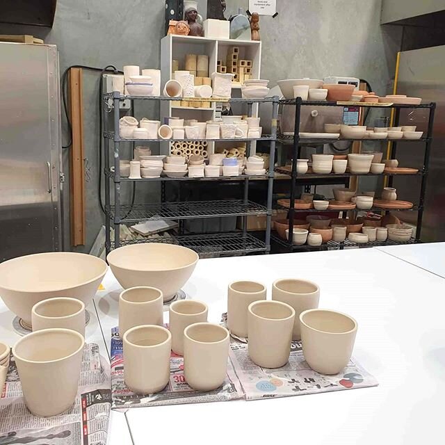 The studio will be full of freshly wheel thrown pottery real soon. 🙌 There's still time to book online. Classes begin next week! 🍶
.
.
.
.
.
#potteryclasses #melbournewesternsuburbs #connielichticeramics #wheelthrowing #handbuilding #term1 #whatdoy
