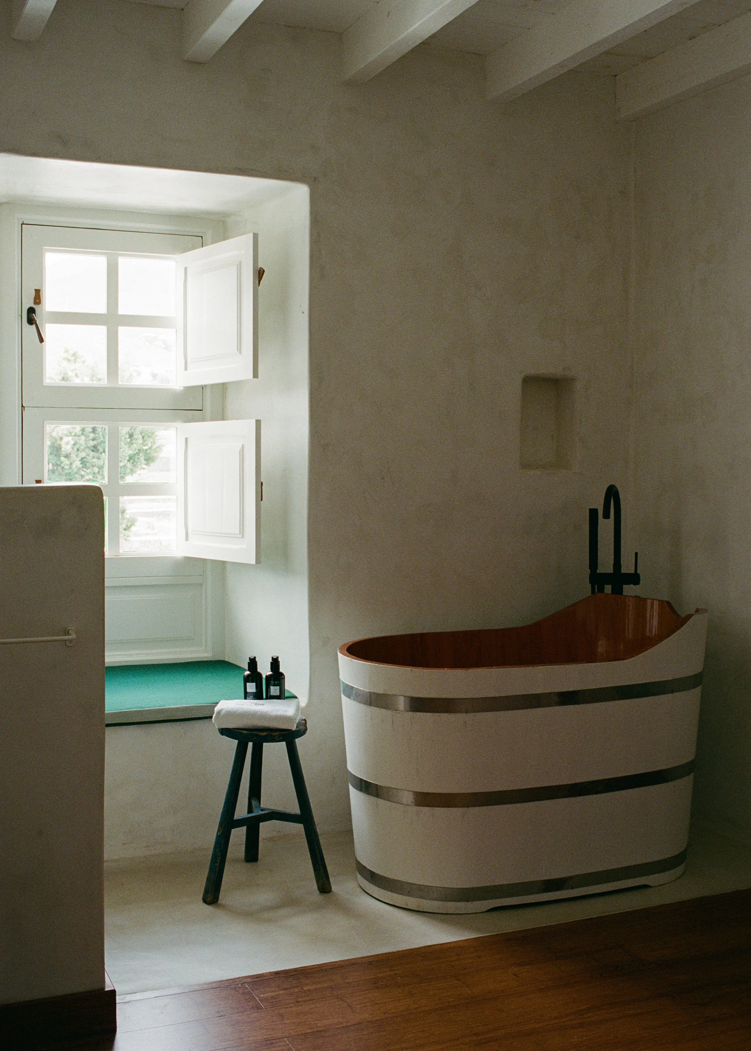hotel césar lanzarote, césar lanzarote, césar manrique, lanzarote, canary island, lanzarote spain, luxury hotel, design hotel, spain hotel, canary island hotel, hospitality content, hospitality hotel, hotel césar lanzarote room, hotel bathroom