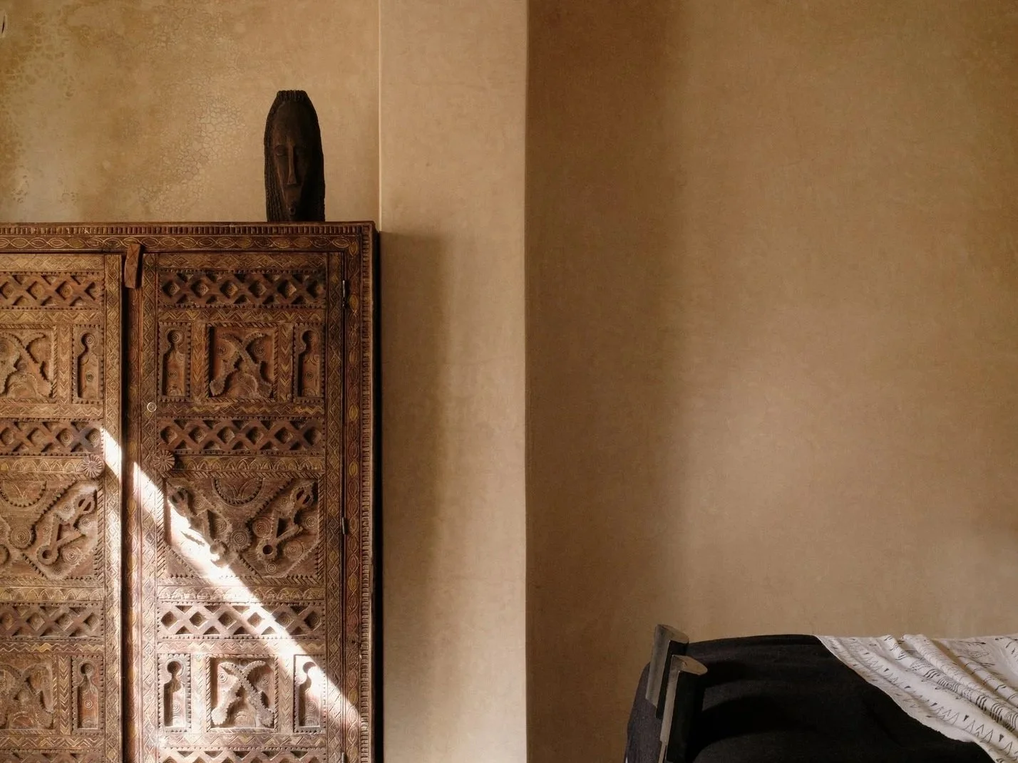Dar les Sirènes is a Riad in the medina of Essaouira in Morocco.