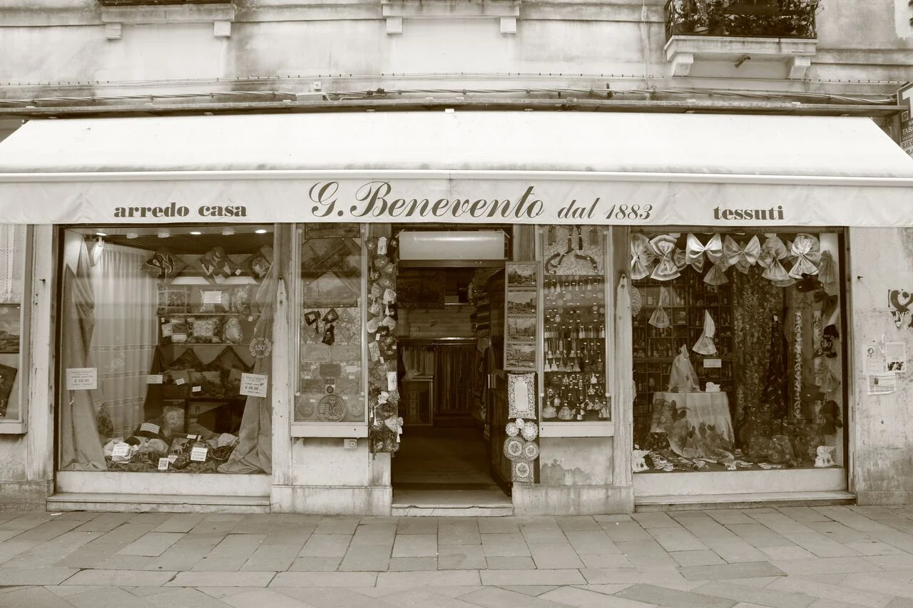 A fantastic little fabric/haberdashery place to visit when in Venice.