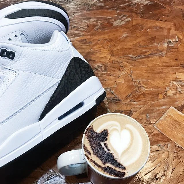 Real talk, who's getting Mochas Saturday? Do you really want em or are you just gonna flip em?
If you are, let us cop!
#mocha3 #mochasshouldbedope #coffeexkicks #deadstockcoffee 📷 @flightskoolshoes