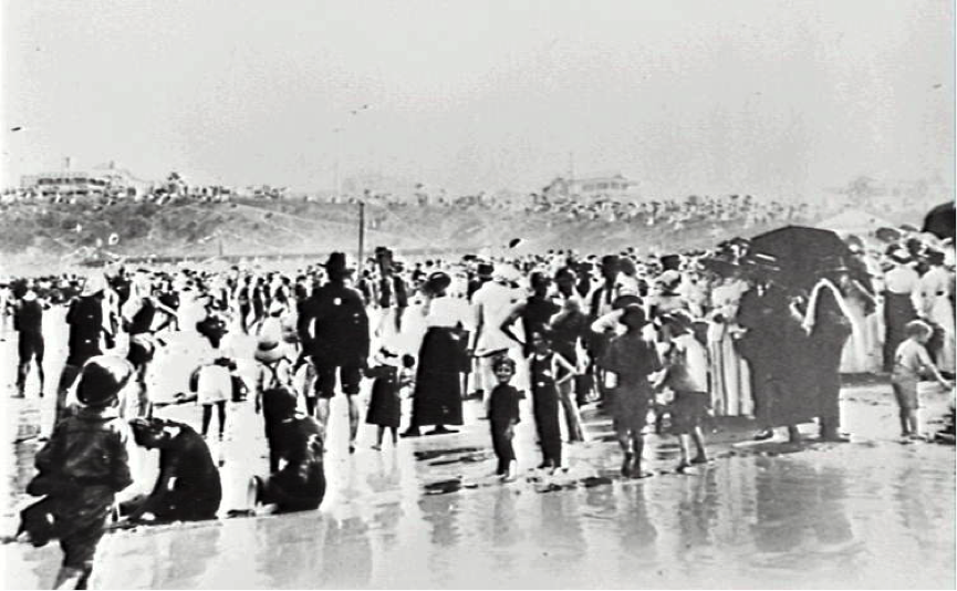 North Beach Wollongong, about 1915 Wollongong City Library Collection; http://mylibrary.wollongong.nsw.gov.au/cgibin/spydus.exe/FULL/PIC/BIBENQ/93180/17540216,23?FMT=IMG