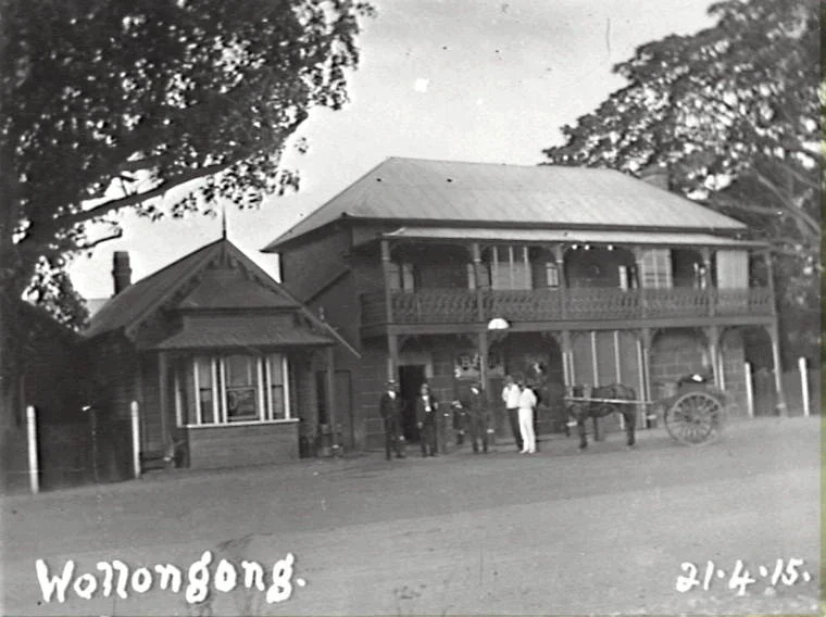 Photo: http://mylibrary.wollongong.nsw.gov.au/cgi-bin/spydus.exe/ENQ/PIC/BIBENQ?BRN=307066