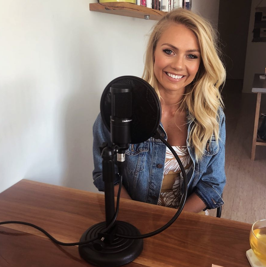 ELYSE KNOWLES - Healthy Hustlers Podcast 2018  2.png
