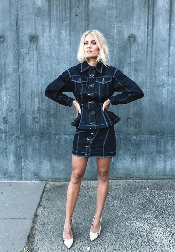 ELYSE KNOWLES .png
