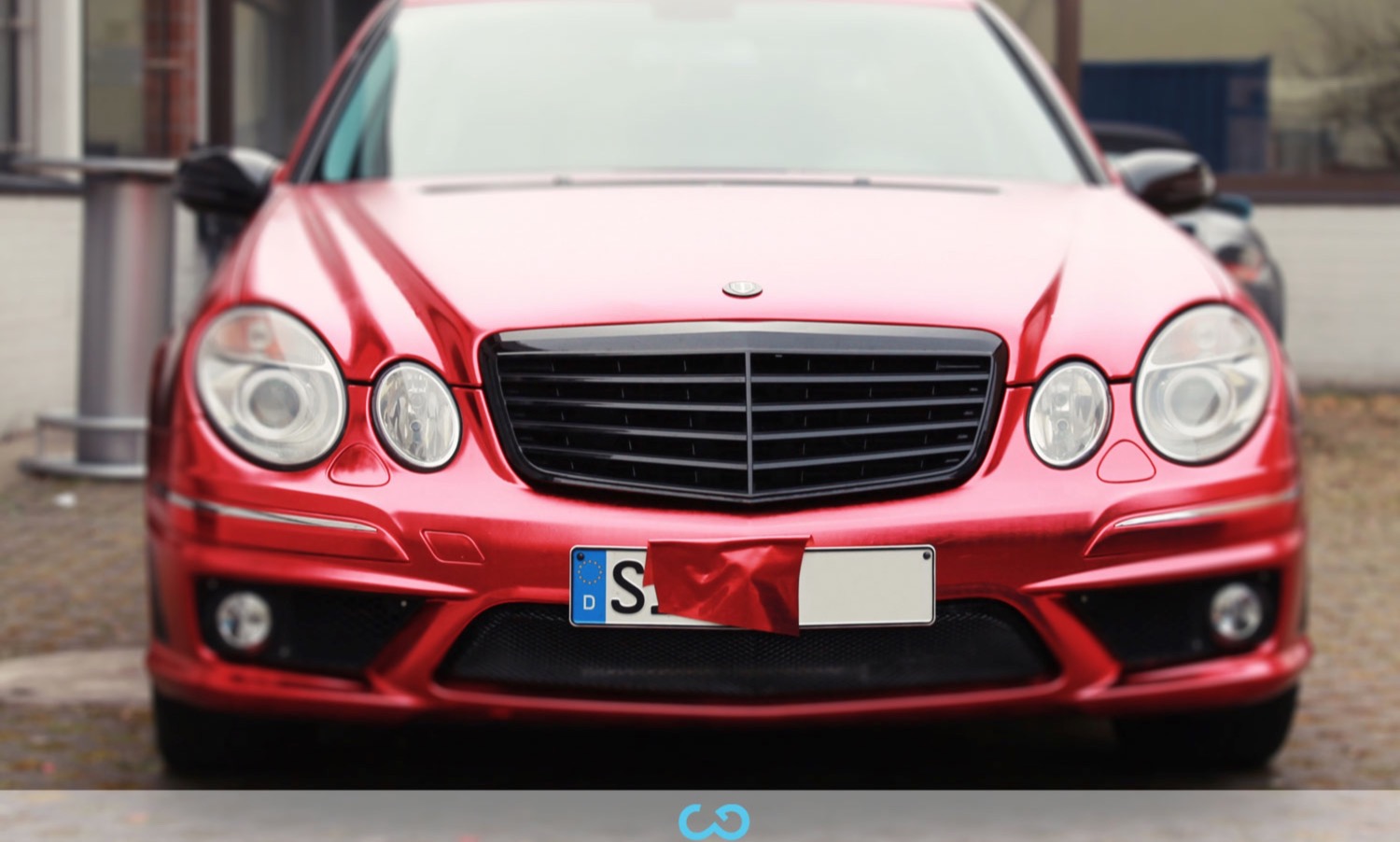 autofolierung-car-wrapping-9-vollfolierung-metall-geb#U00fcrstet-rot-chrom-mercedes-e-reihe-2013-12-14-3.jpg