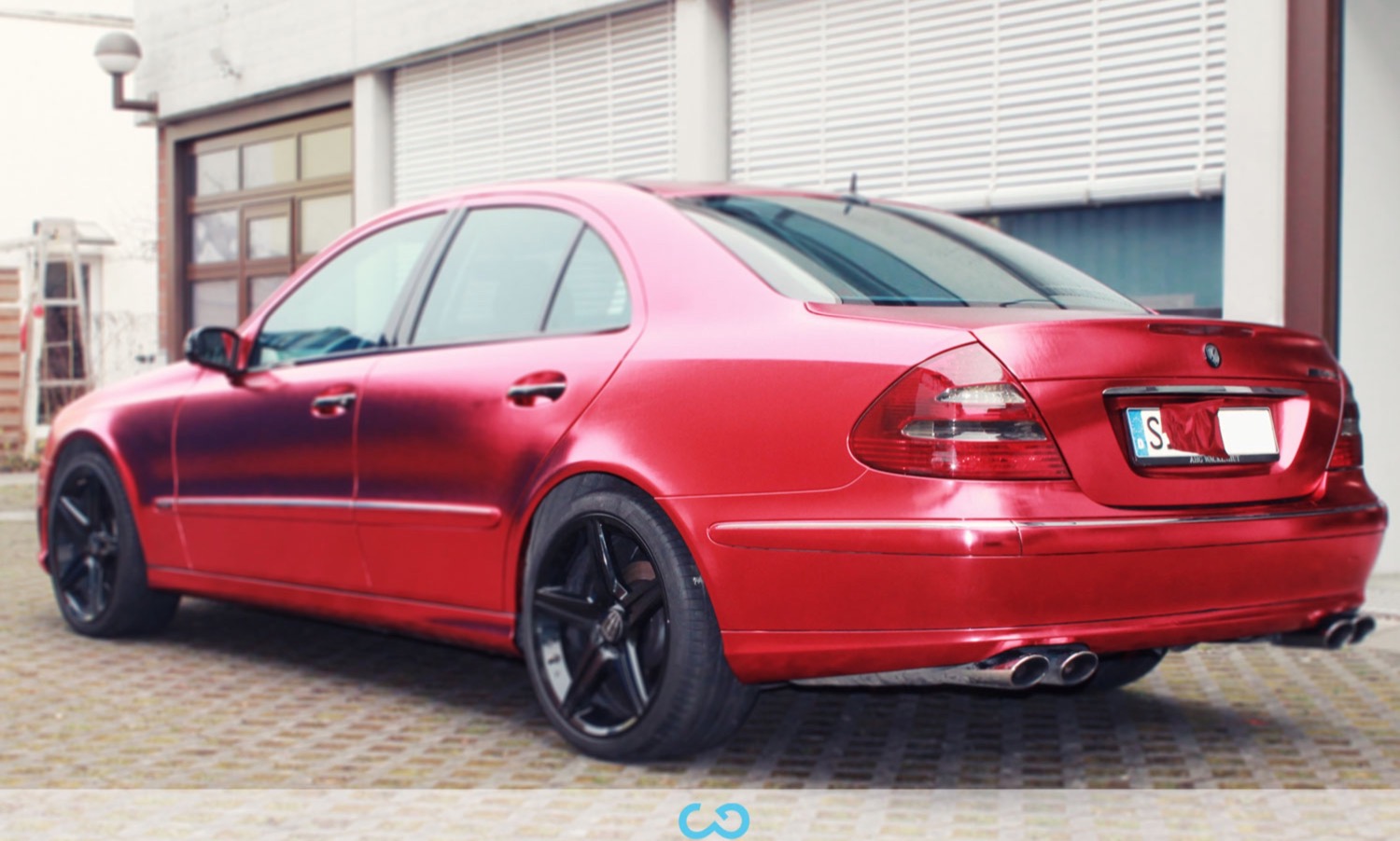 autofolierung-car-wrapping-9-vollfolierung-metall-geb#U00fcrstet-rot-chrom-mercedes-e-reihe-2013-12-14-1.jpg