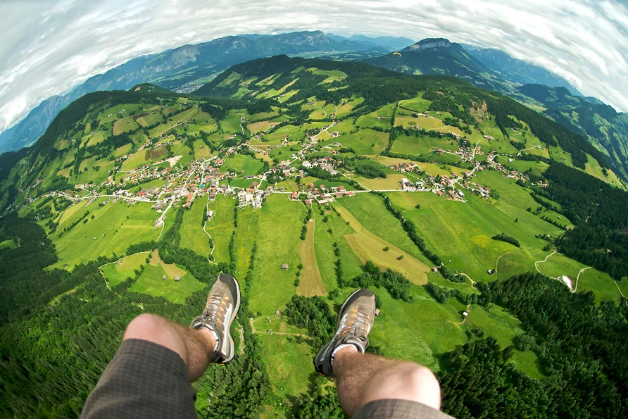 Paragliding.jpg