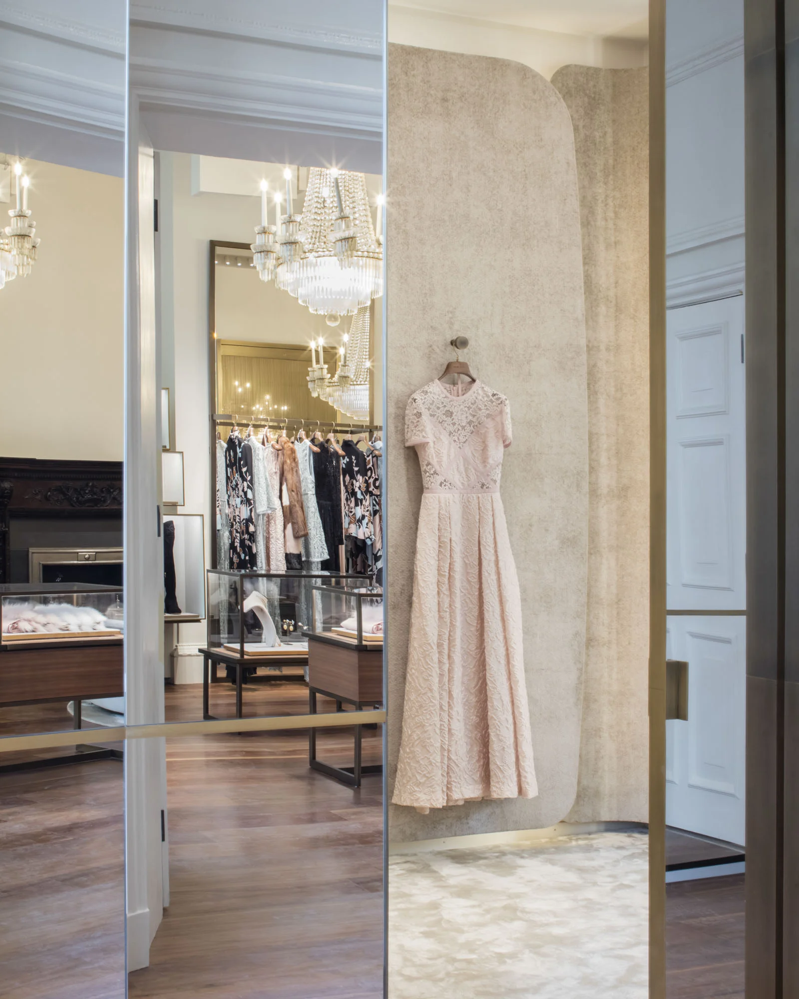 FITTING ROOM A3_.JPG