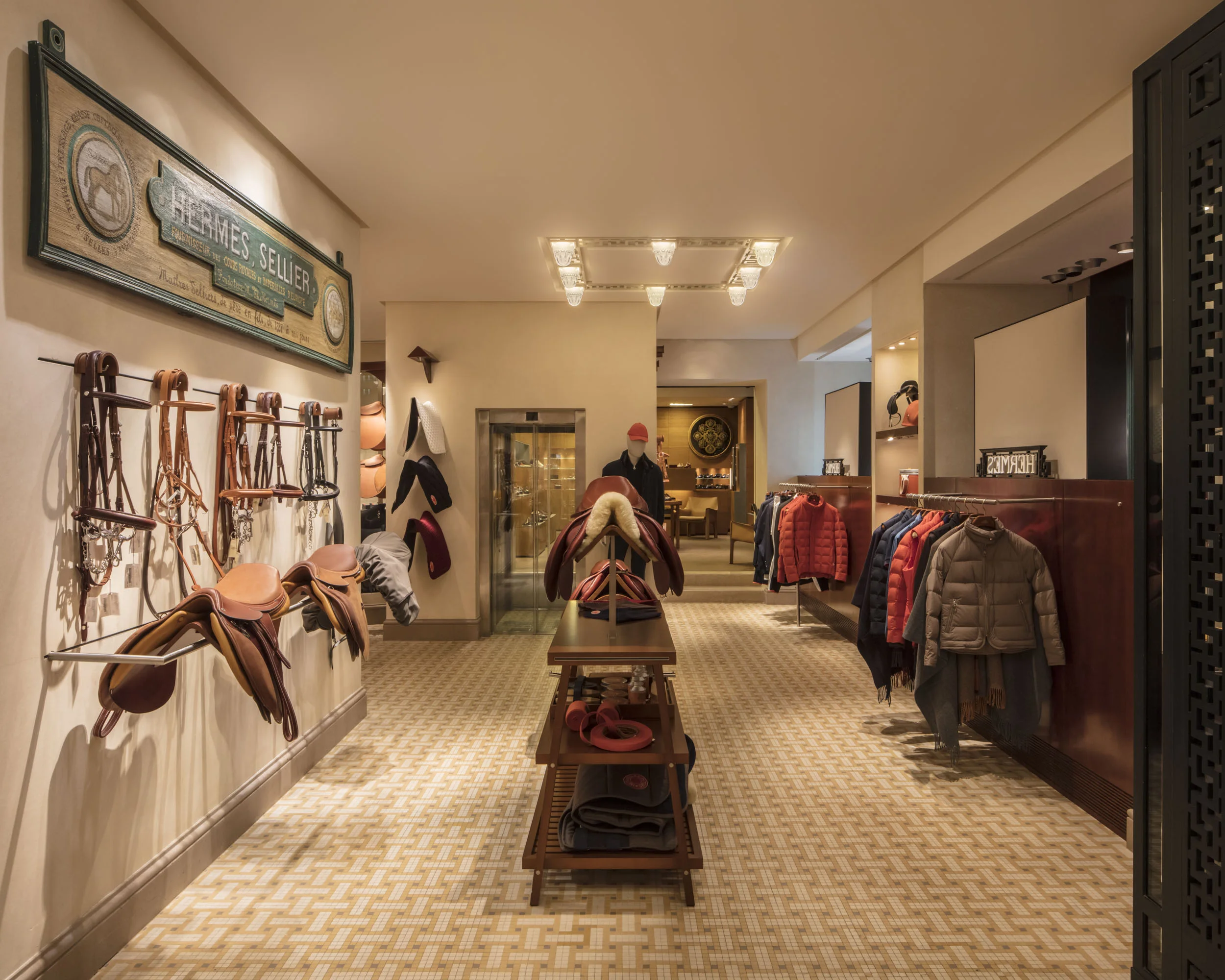 HERMES ESPACE SELLIER A1.JPG