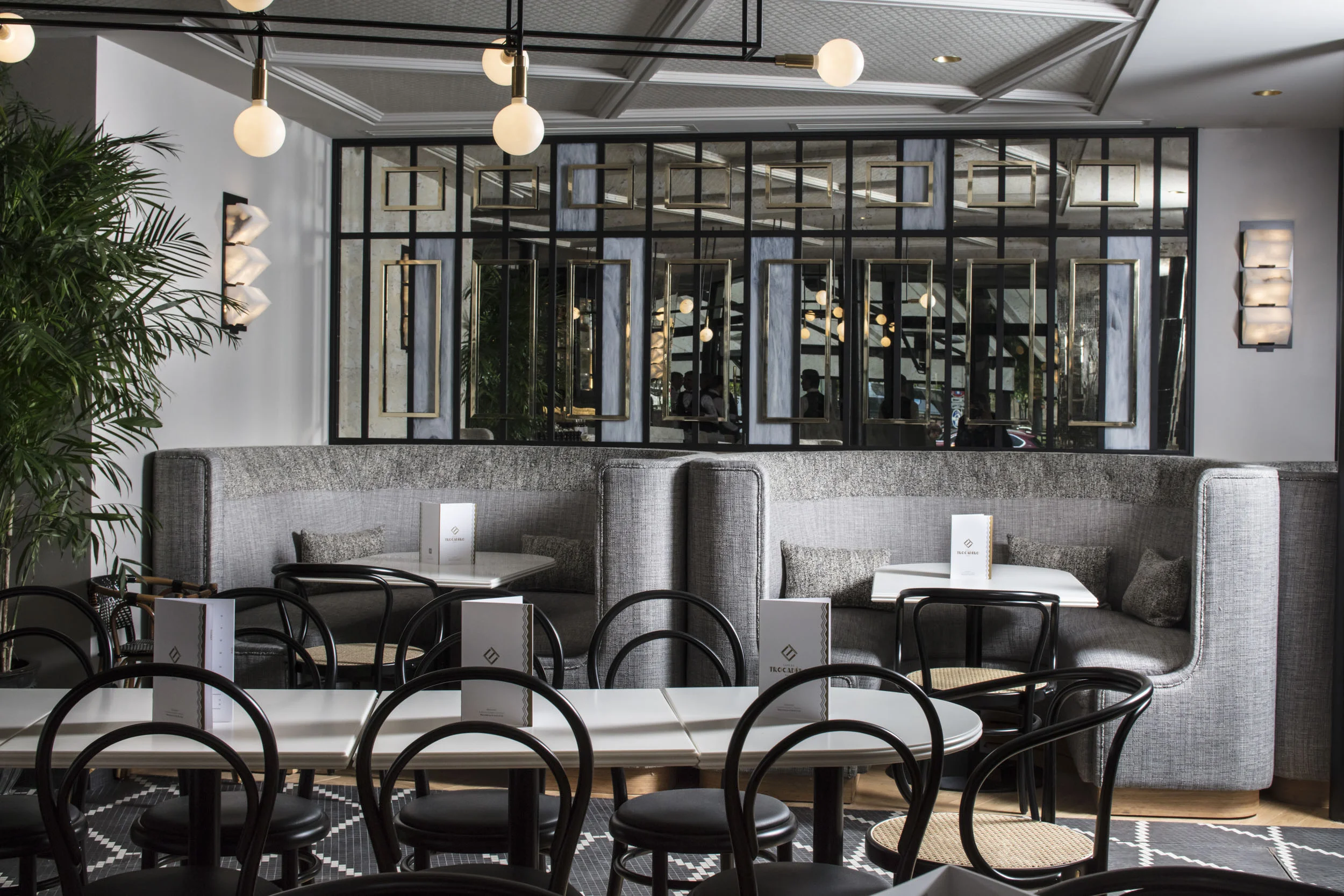 CAFE DU TRACADERO A29.JPG