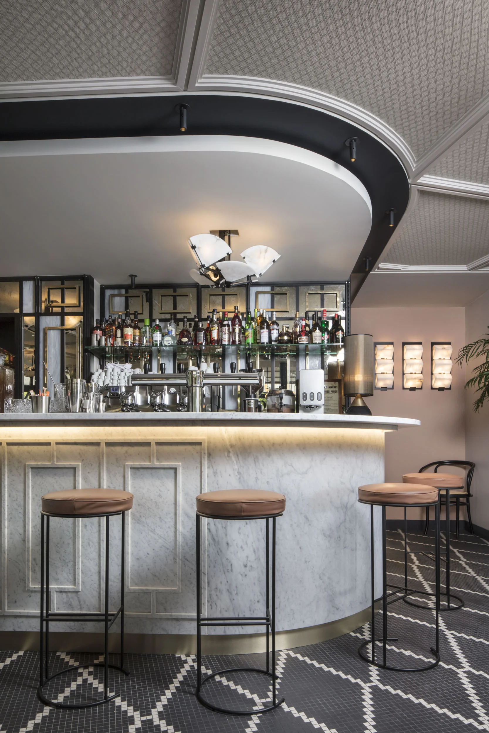 CAFE DU TROCADERO BAR A4.JPG