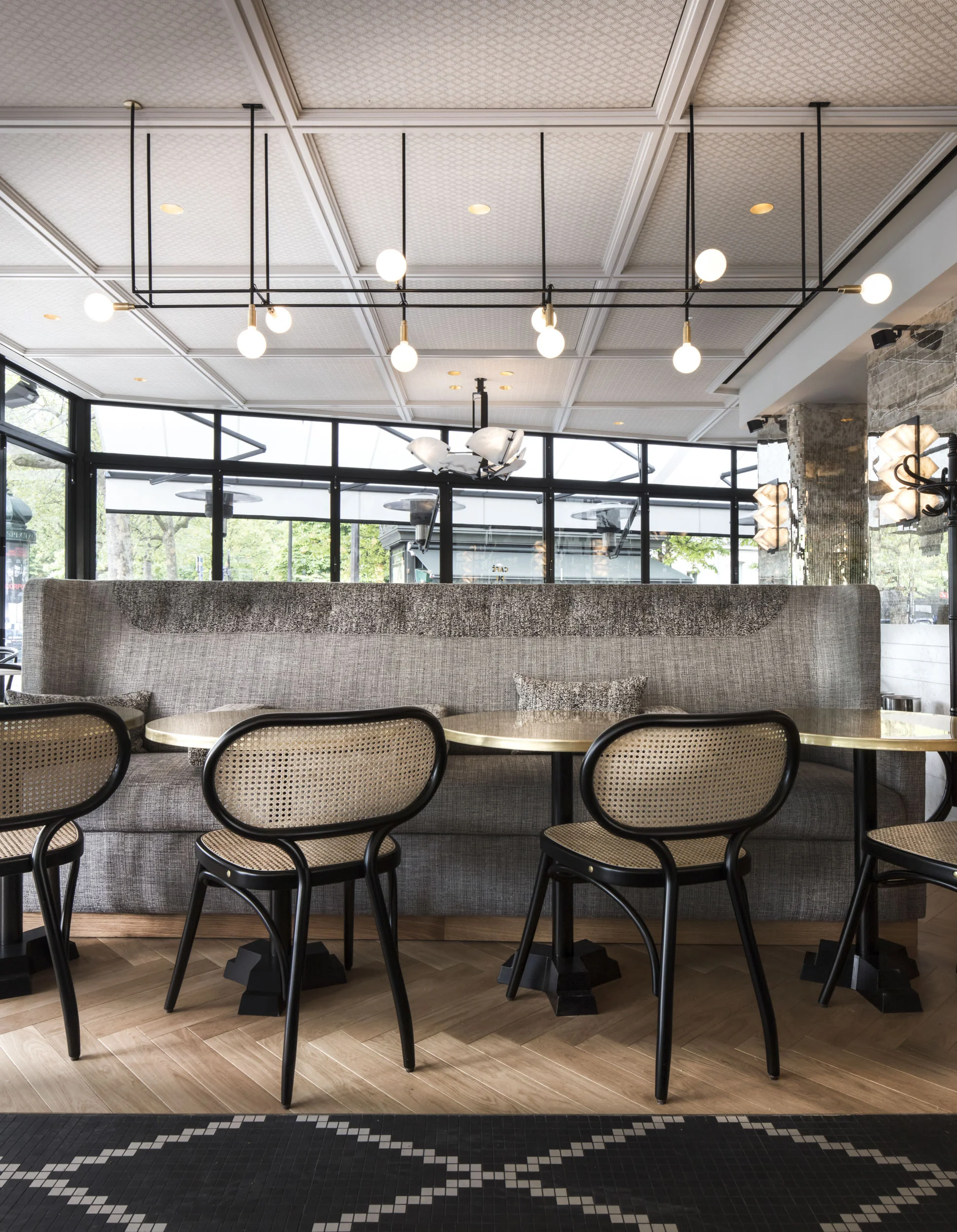 CAFE DU TROCADERO CENTRAL BOOTH.JPG