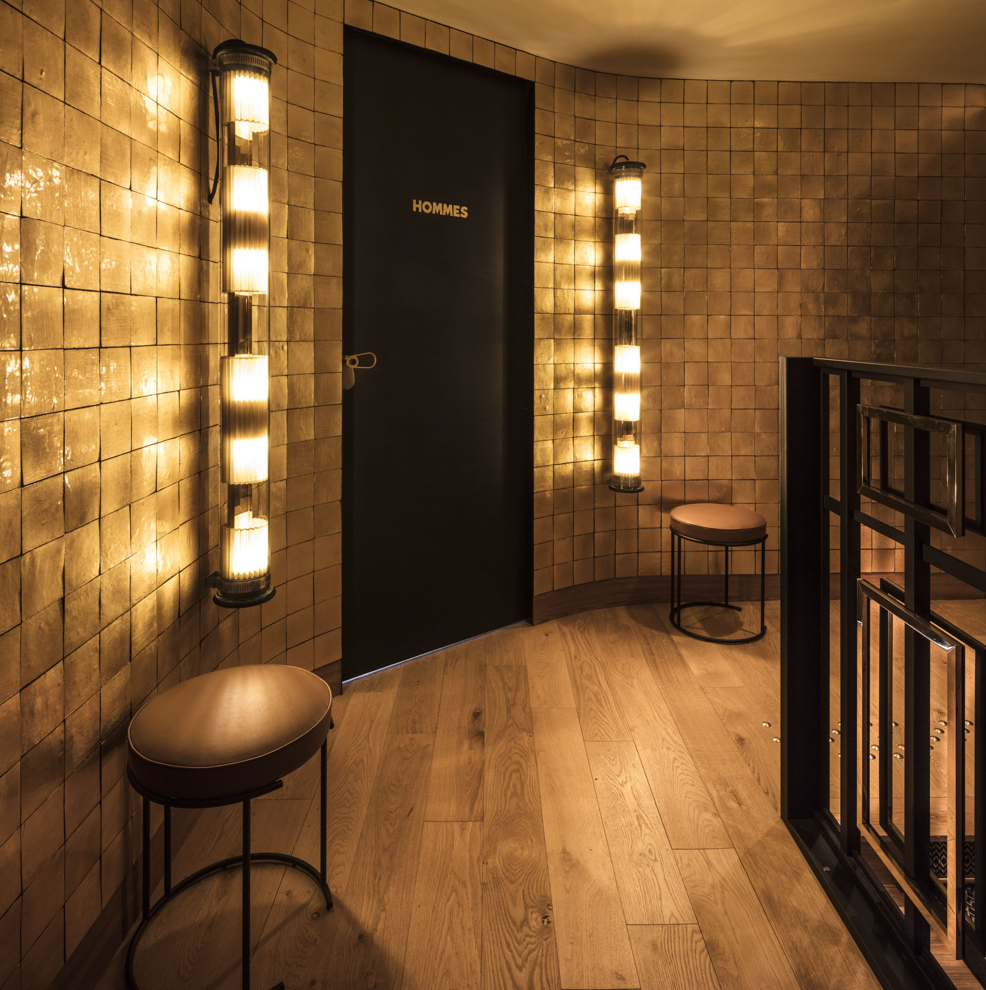 CAFE DU TRACADERO A48.JPG