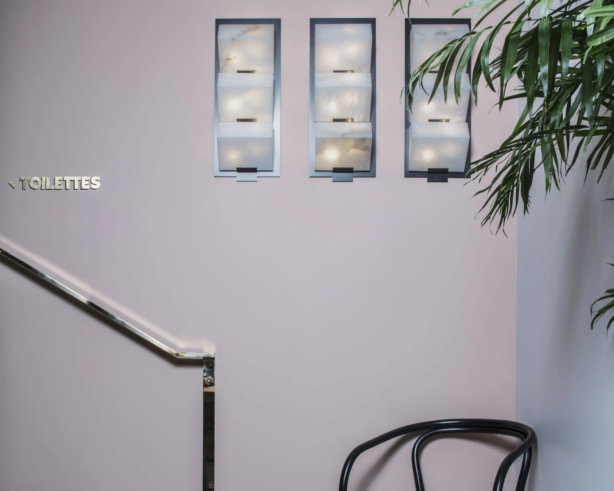 CAFE DU TROCADERO RESTROOM SIGN A2.JPG