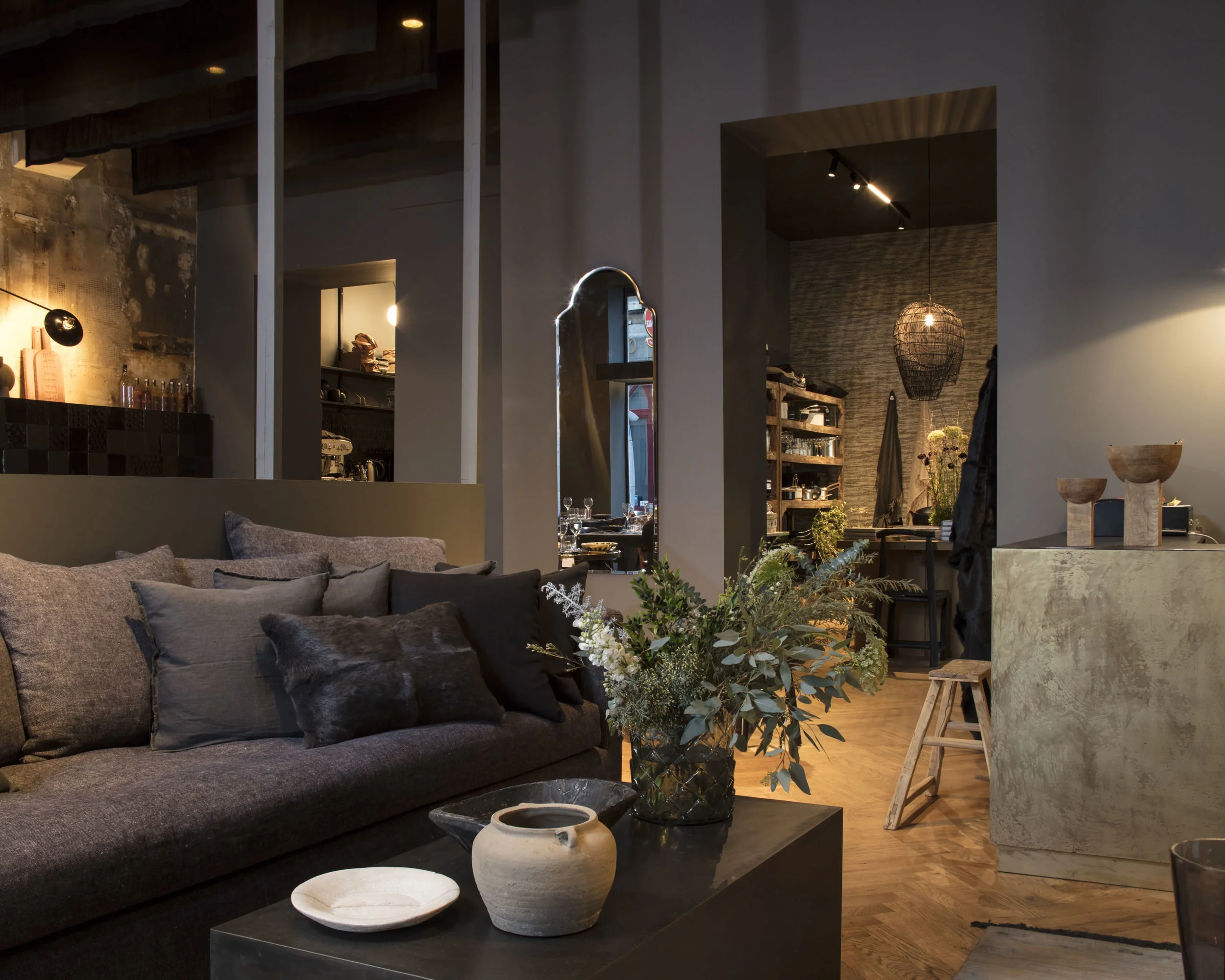 SHOWROOM MAISON HAND A18.JPG