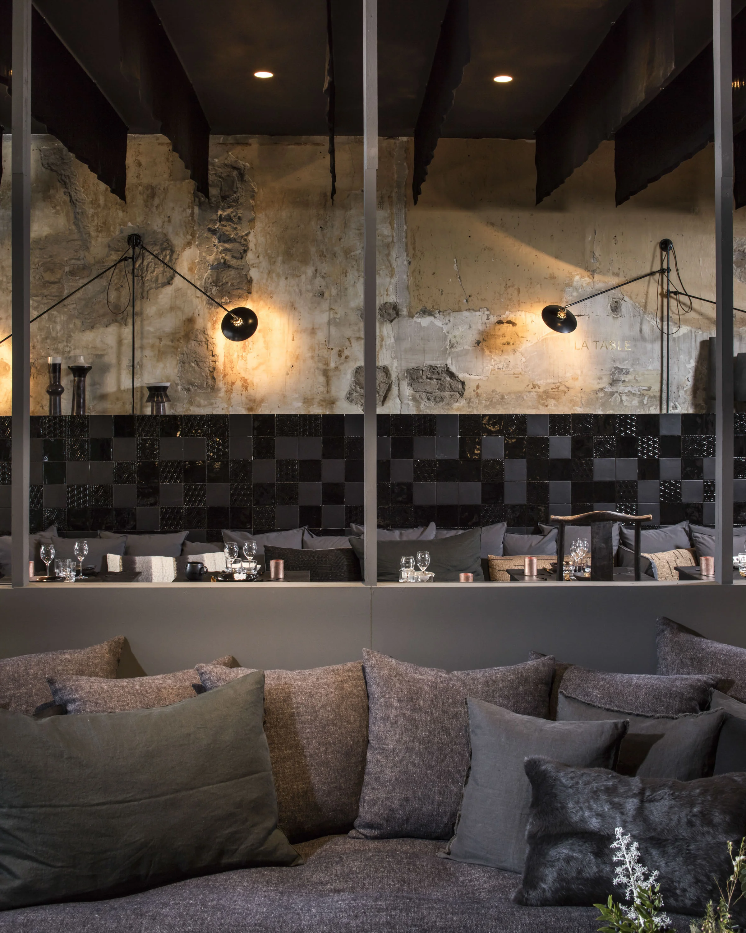 SHOWROOM MAISON HAND A42.JPG