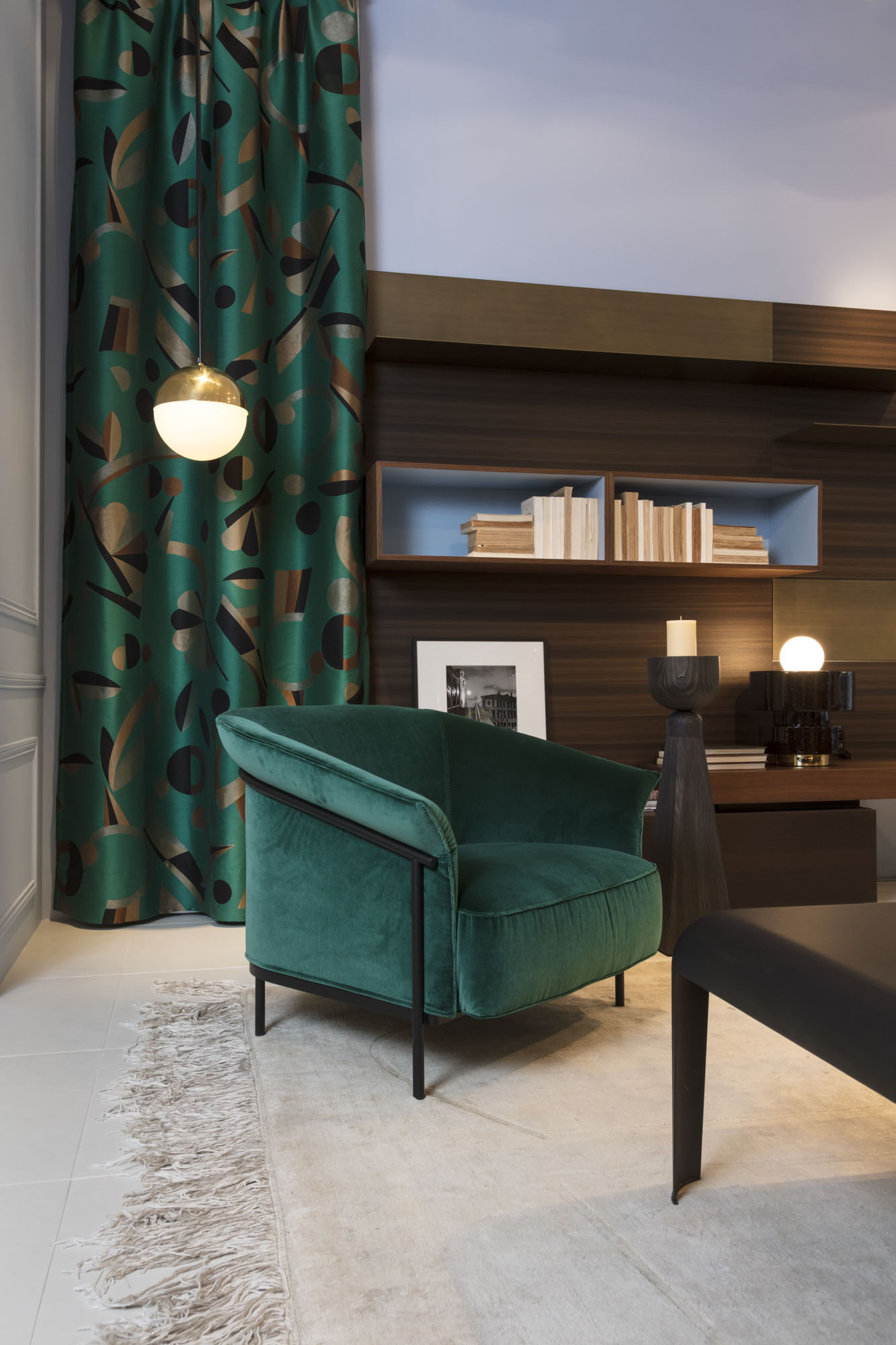 INSIDE LIVINGROOM A2.JPG