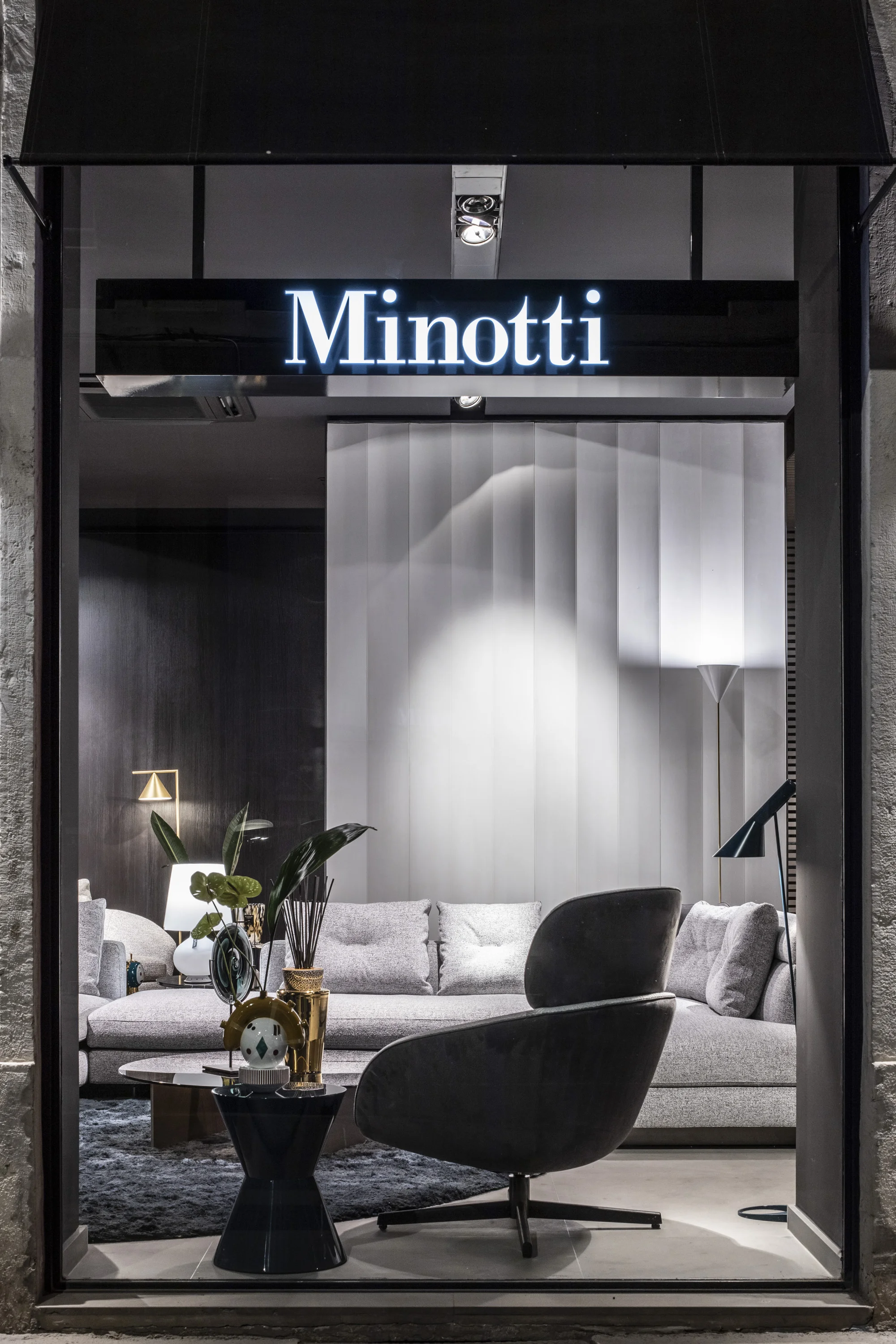 MHD - MINOTTI A21.JPG