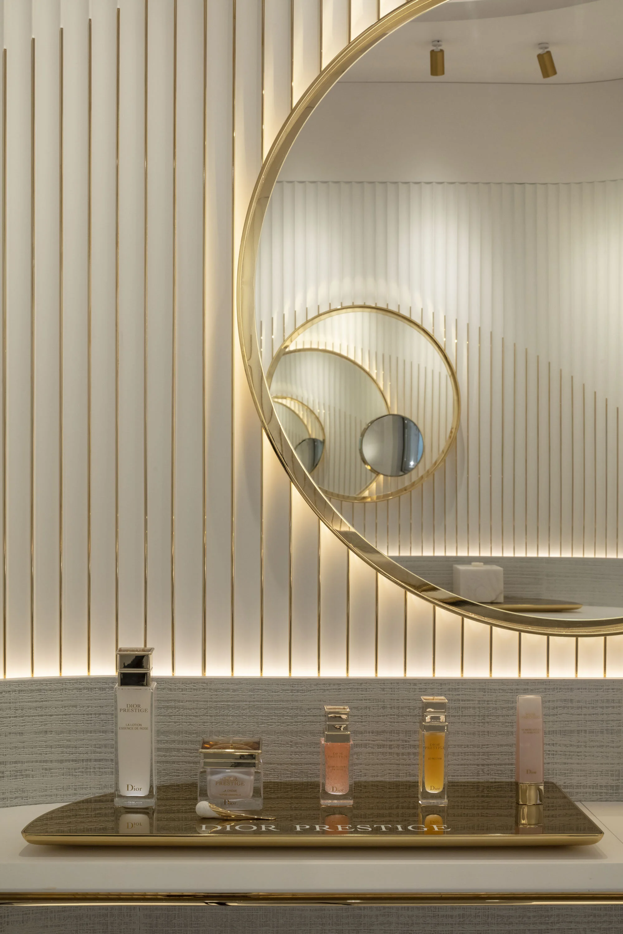 CHRISTIAN DIOR PARFUMS CABINE A7.JPG