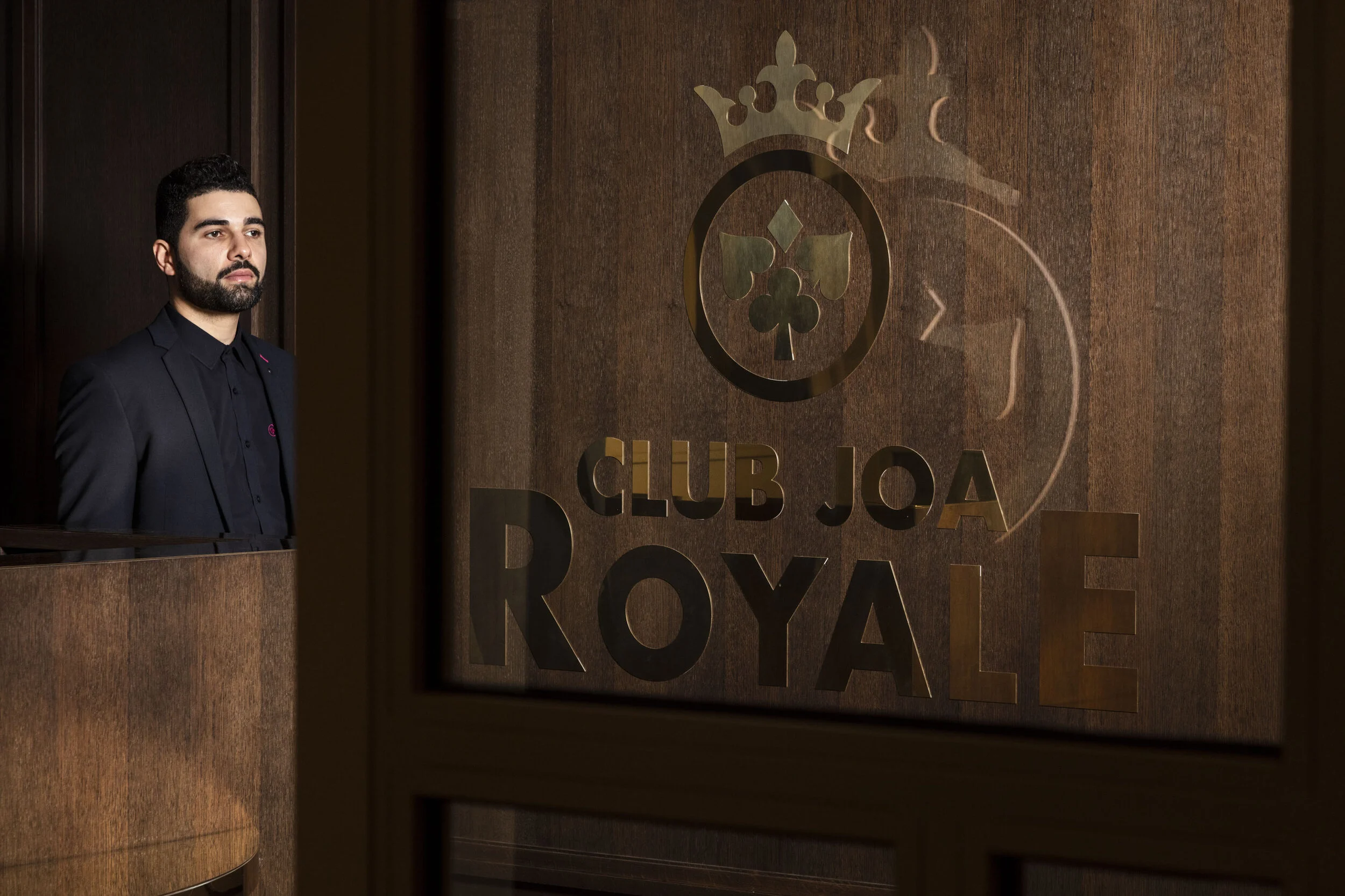 LOBBY & DOORMAN A2_1.JPG