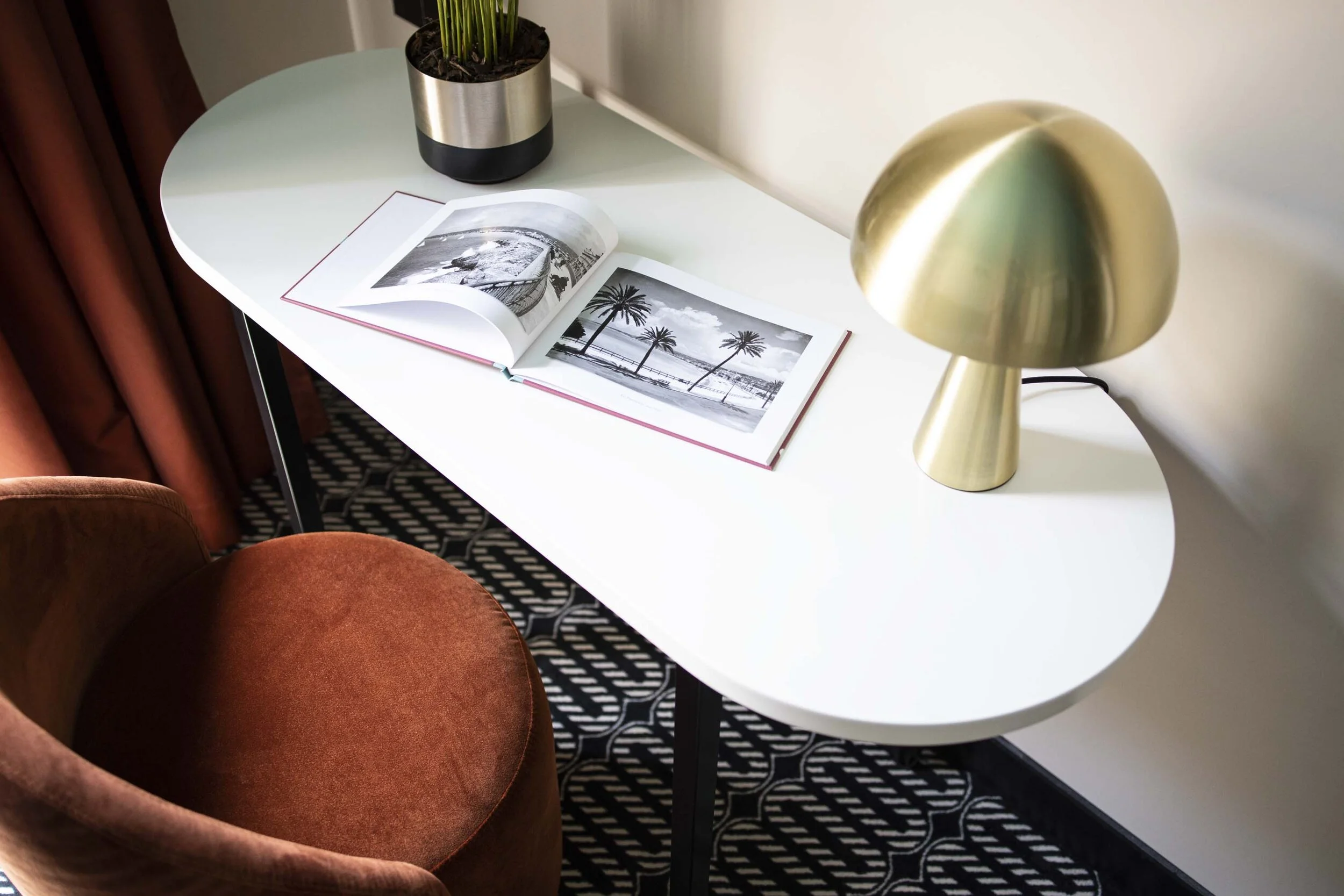 HOTEL ROOSEVELT ROOM G48.JPG