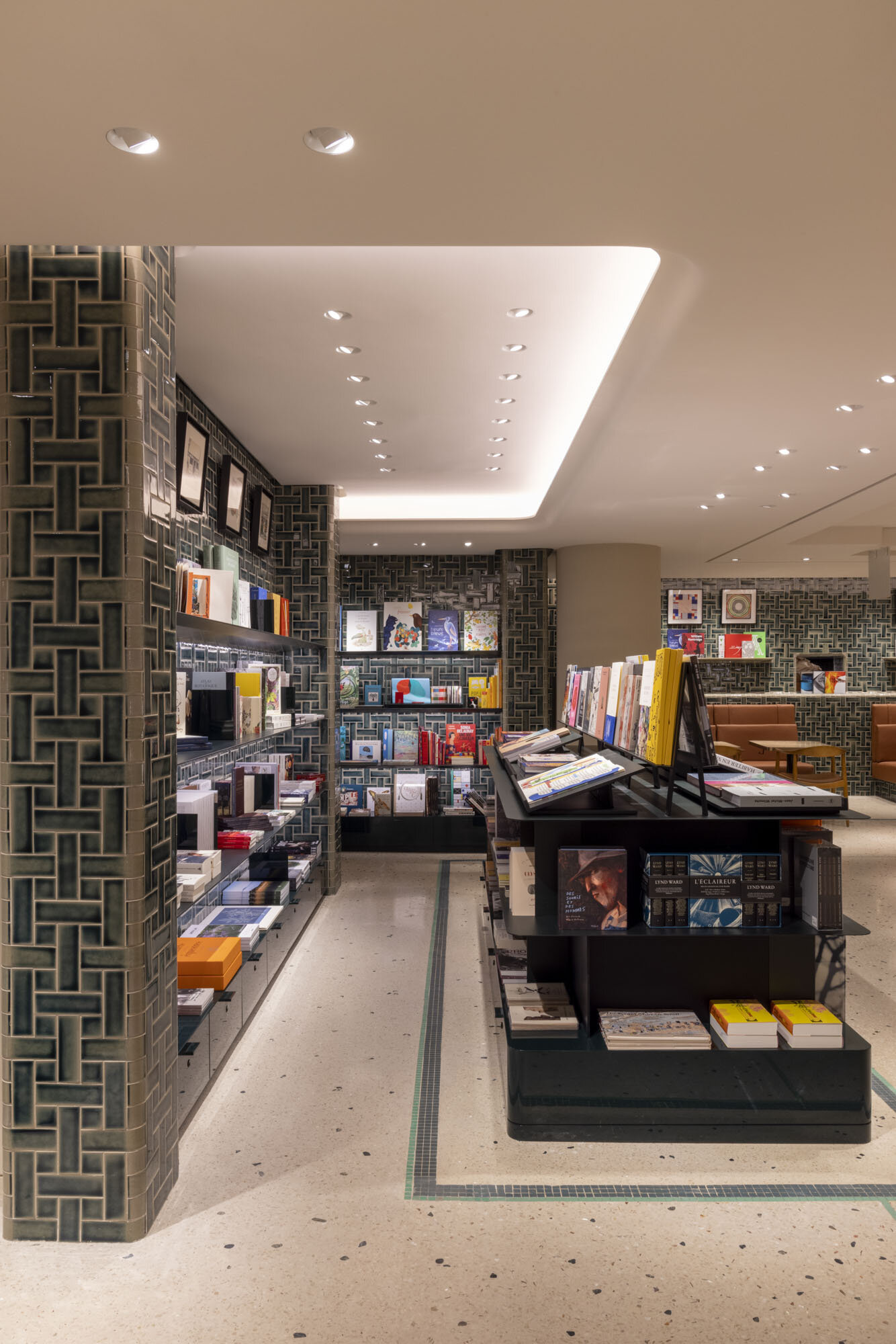 HERMES SEVRES DETAIL LIBRAIRIE 1.JPG