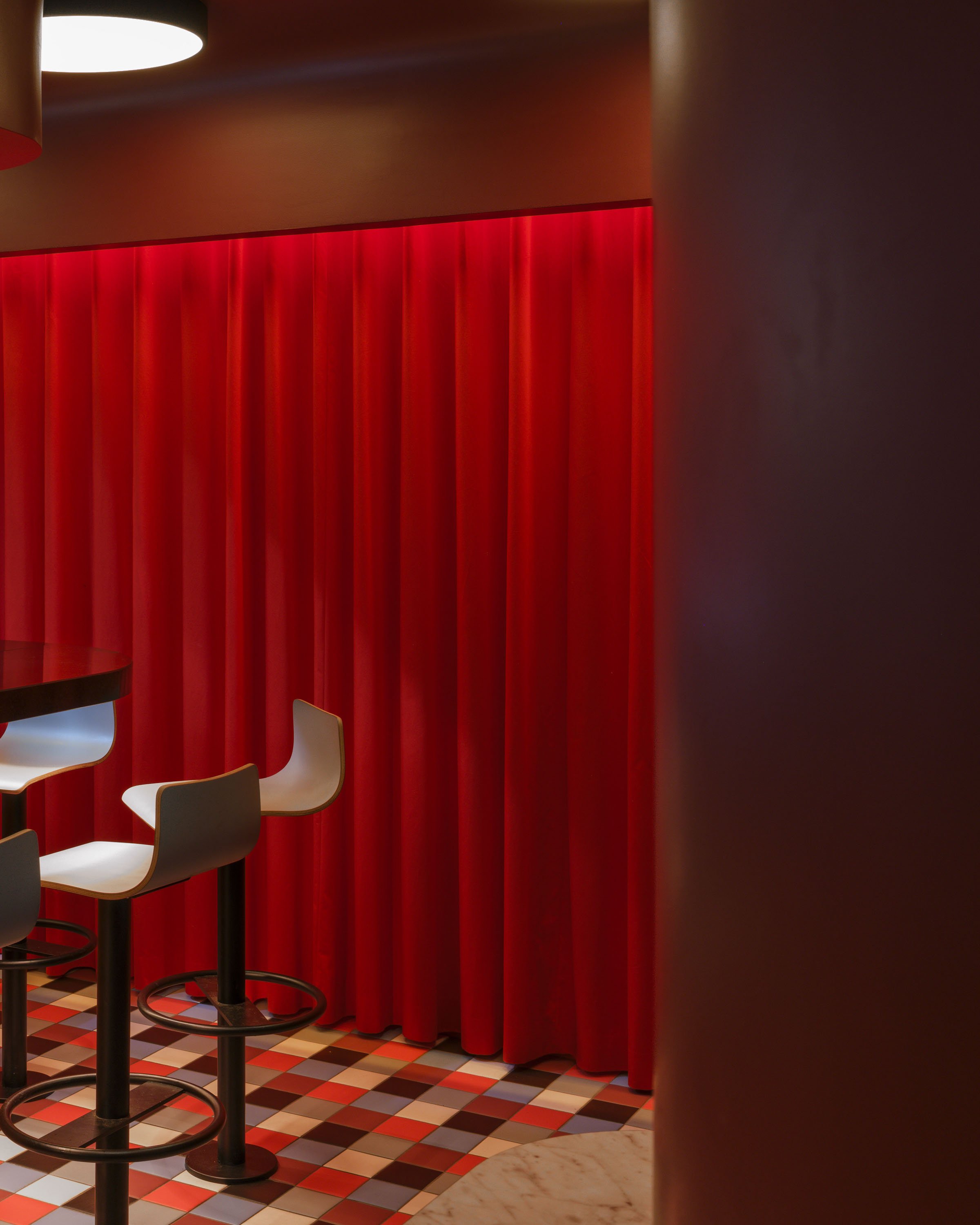 64 MR CHOW  BY REGIS BOTTA _ PIX G.GRASSETMR CHOW RESTAURANT PARIS BY REGIS BOTTA PIX G.GRASSET.jpg